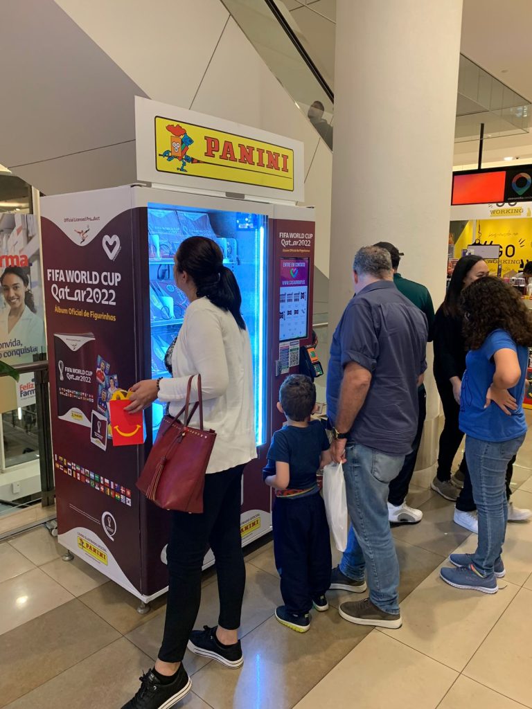 Panini e CasaGroup desenvolvem vending machines para potencializar venda de figurinhas 
