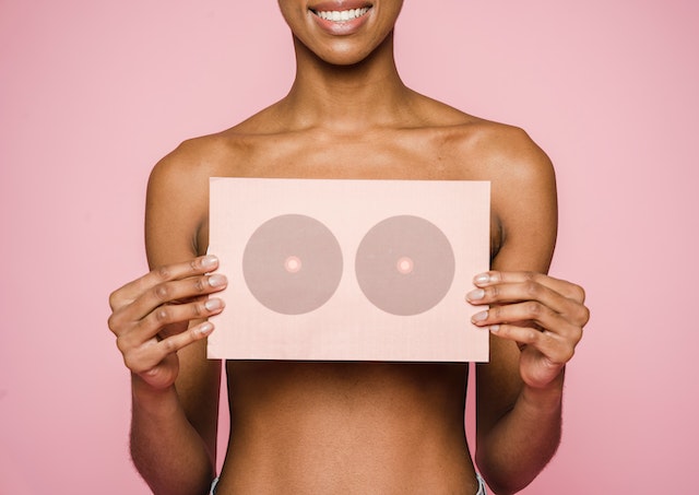 Como identificar os primeiros sinais de câncer de mama
