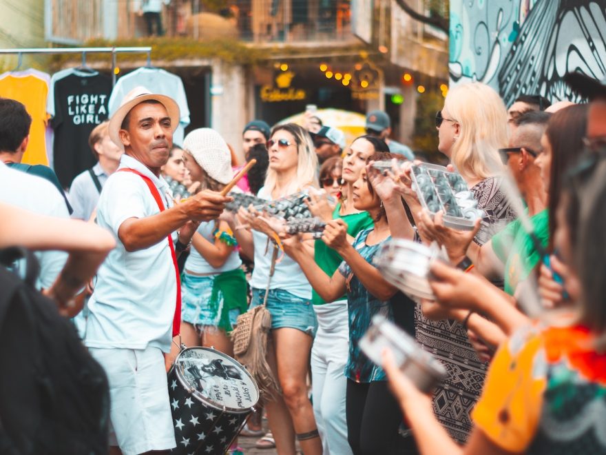 Carnaval: Confira 05 looks para curtir a folia gastando menos de R$200,00 reais