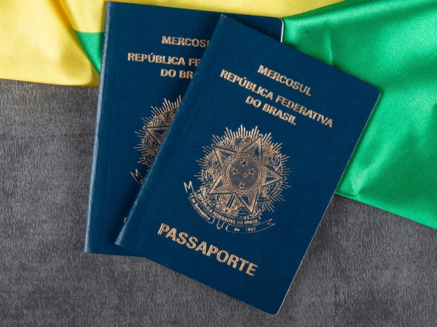 Como um brasileiro pode se naturalizar nos EUA?